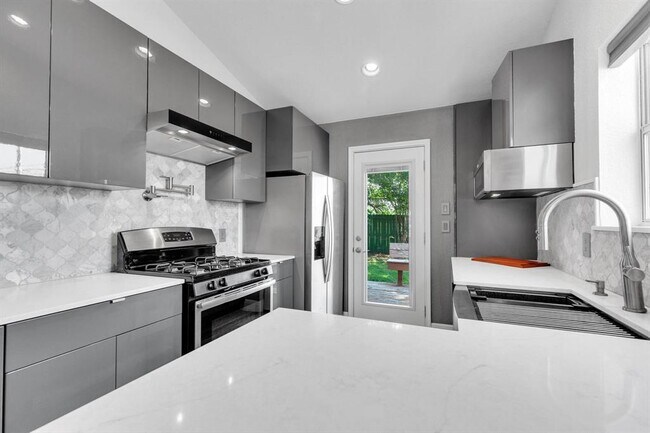 Building Photo - 112 Prairie Springs Loop
