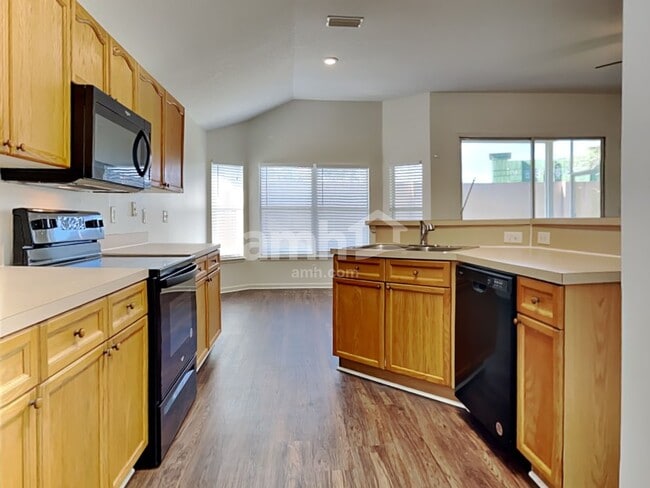 Building Photo - 716 Sid Dr