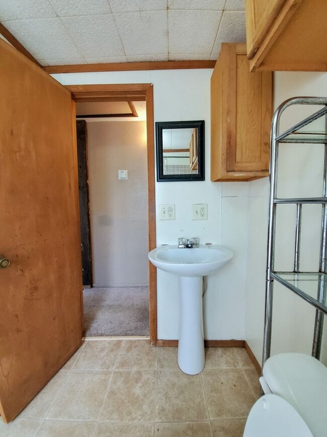 Building Photo - 2 Bedroom Apartment style home in Tecumseh