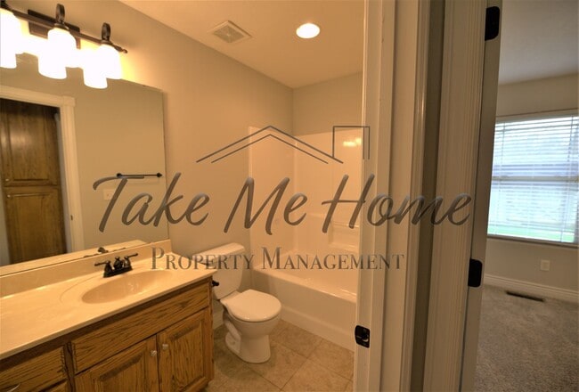 Building Photo - 3 Bedroom in East Springfield!