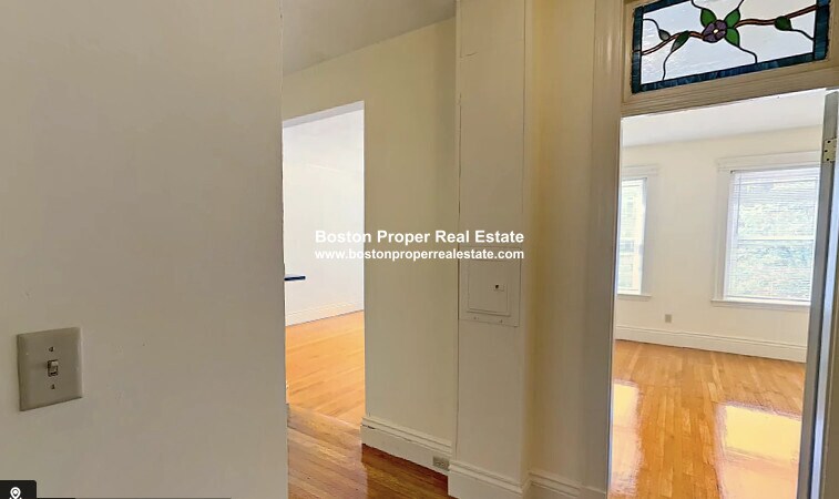 Building Photo - 102 Queensberry St