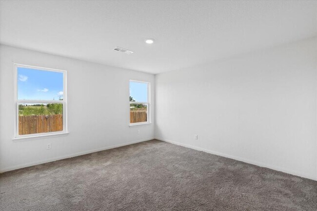 Building Photo - 625 Riverdale Dr