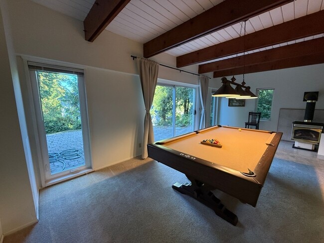 Building Photo - Cozy Huge 1 Bed with Loft and 2.5 Bath - H...