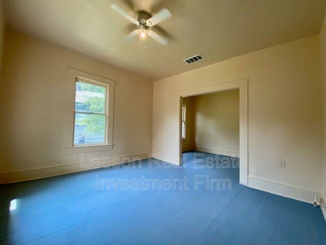 Building Photo - 2540 Dupont St