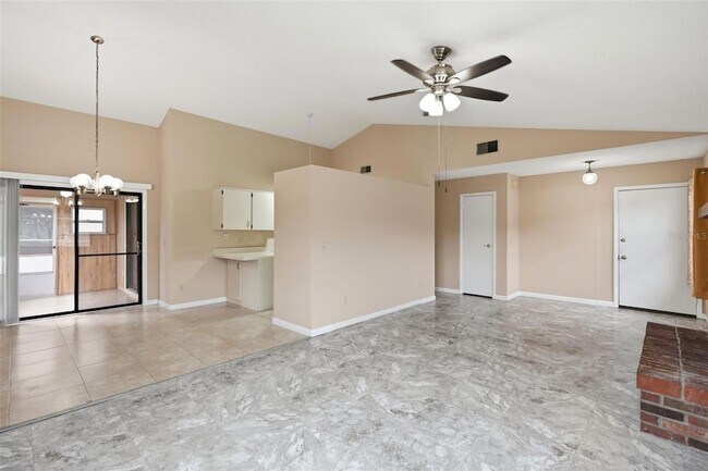 Building Photo - 754 Summerland Dr
