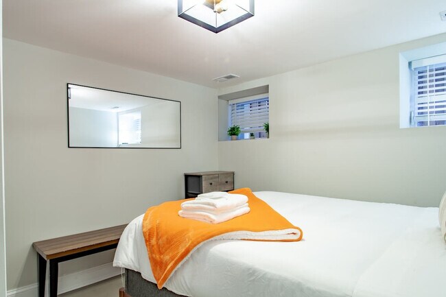 Building Photo - 824 Varnum St NW