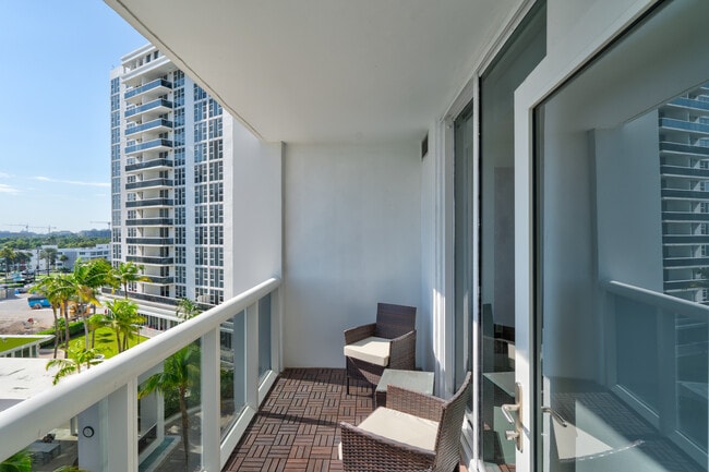 Building Photo - 10275 Collins Ave