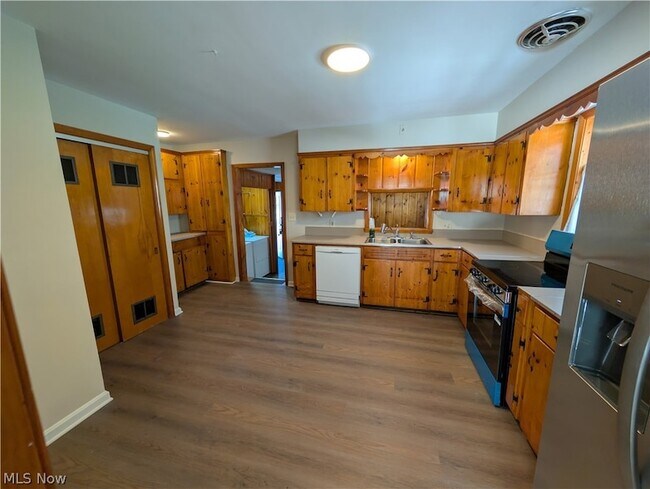 Building Photo - 703 Avondale St