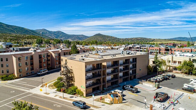 Building Photo - Conveniently Located Condo in Prospector S...