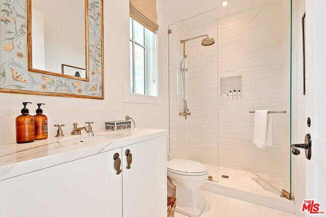 Building Photo - 5770 Busch Dr