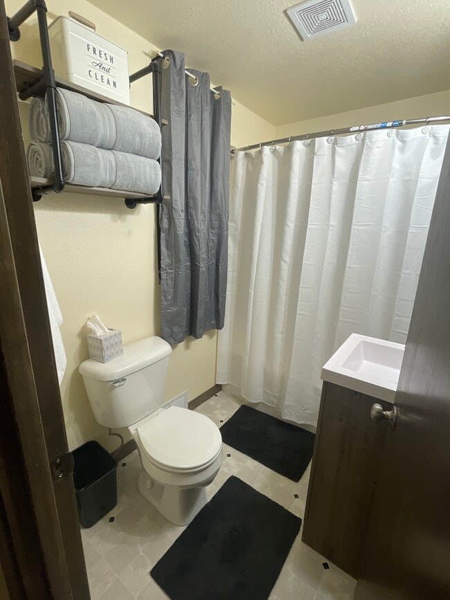 Building Photo - Rustic Farmhouse