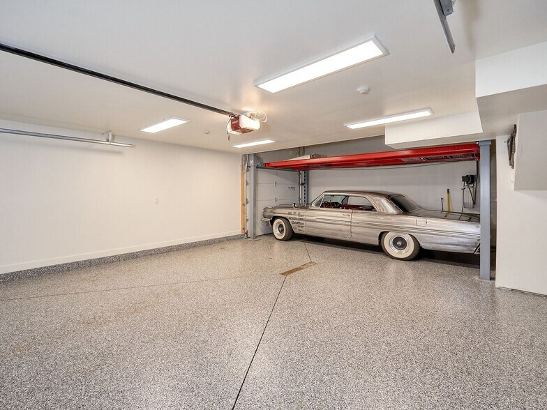 Building Photo - 1290 Snelling Ave N