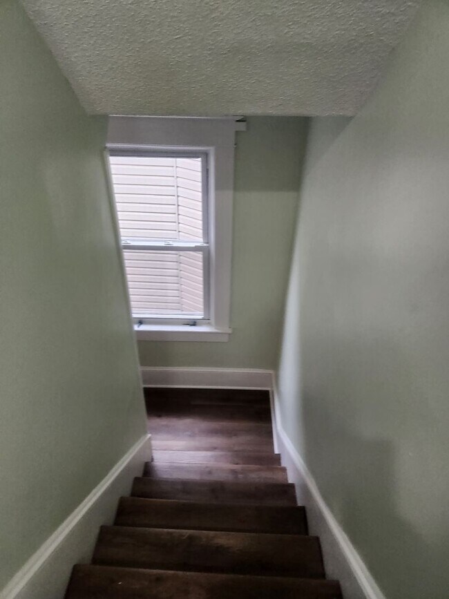 Building Photo - Beautiful 3 Br in Altoona