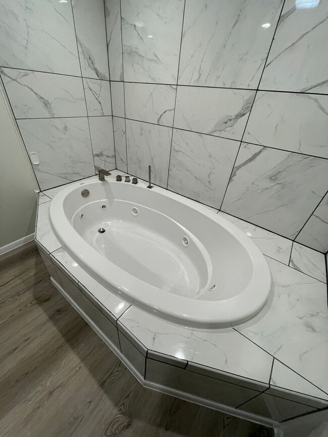 Building Photo - Spacious 3-Bed + Flex Room on Private Fenced 2 Acres, Huge Shop