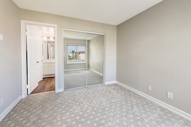 Building Photo - 346 Whites Landing
