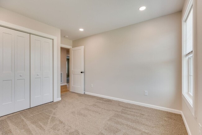 Building Photo - NEWLY BUILT 3 BED/2.5 BATH