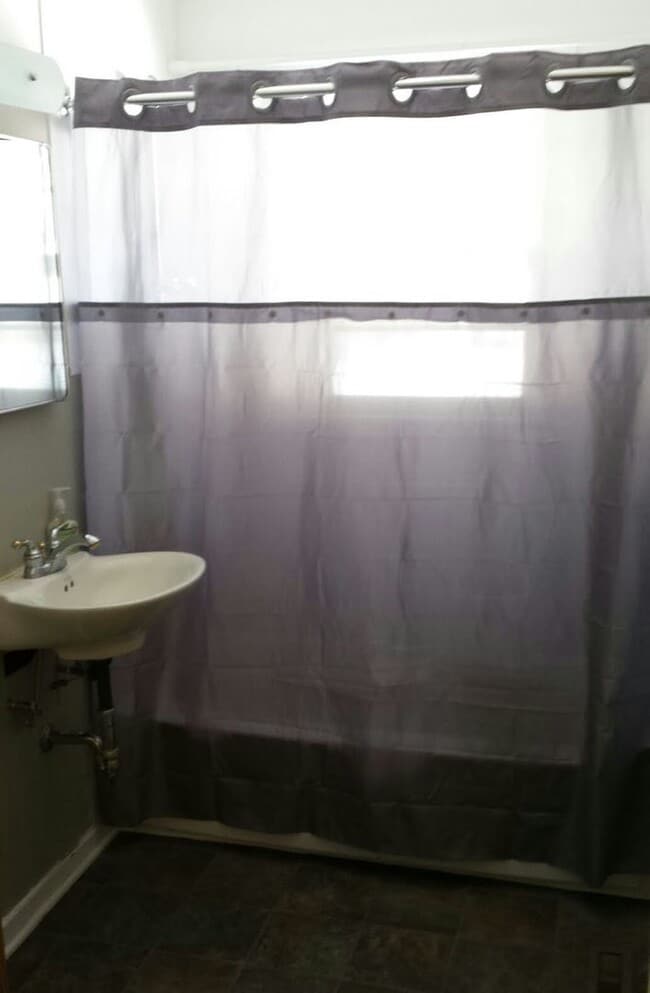 Building Photo - 2-1 House with Garage available now