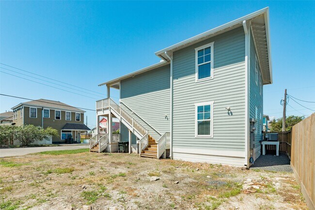 Building Photo - 3228 Avenue R