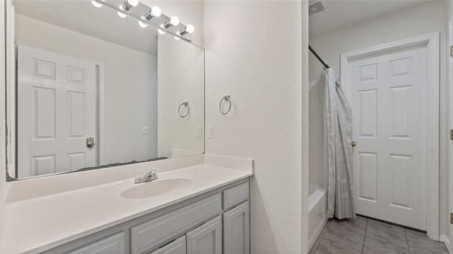 Building Photo - 3000 SW Windrift Ave