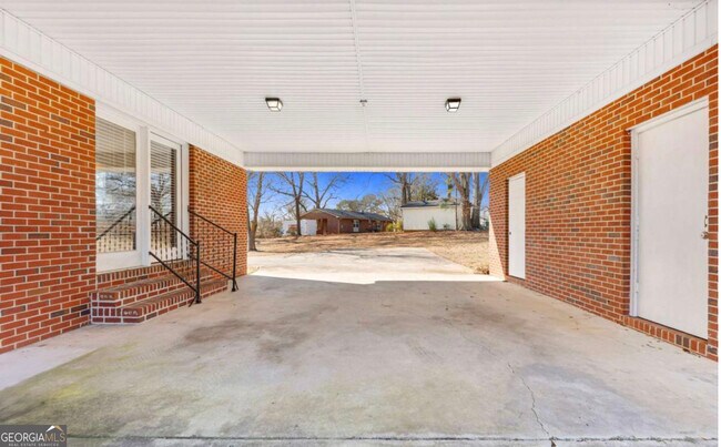 Building Photo - 173 Madison St