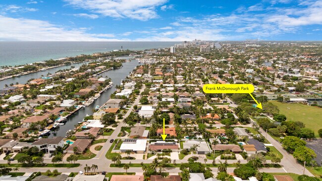 Building Photo - 2862 NE 35th Ct