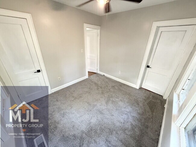 Building Photo - Updated 3 Bedroom / 1 Bath Home In KCMO *READY NOW*