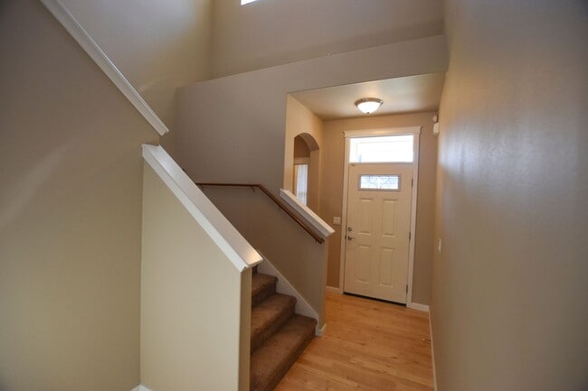 Building Photo - Move in Ready! Apply Today!