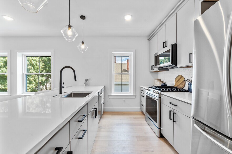 Building Photo - 208 Spencer Ave