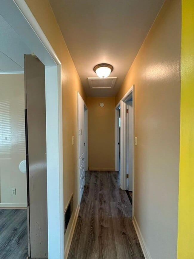 Building Photo - 2 Bedroom House