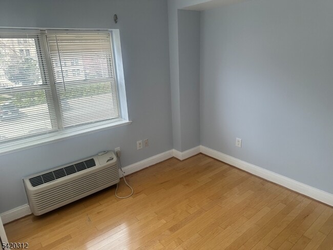 Building Photo - 70 S Munn Ave