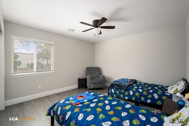 Building Photo - Luxury Living in Windermere Seven Oaks: Modern 5 Bed, 3 Bath Home with Pool, Solar, and Gated Nei...