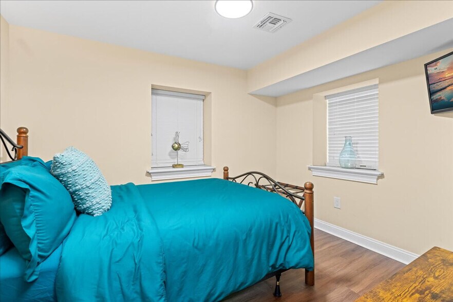 Building Photo - 16 S Nashville Ave