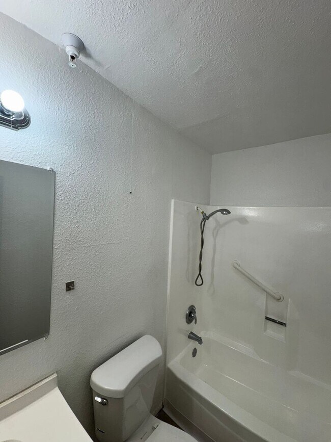 Building Photo - Condo 2 Bed / 2 Bath – In-Unit Laundry – C...