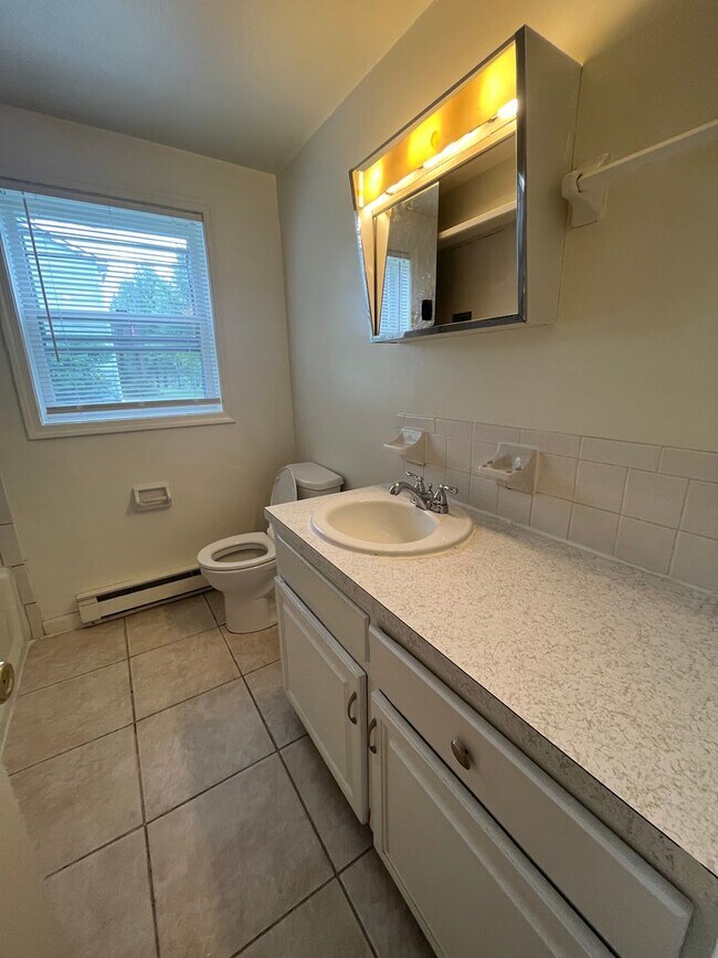 Building Photo - 207 Broce Dr