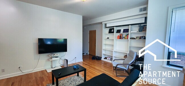 Building Photo - 832 Seward St