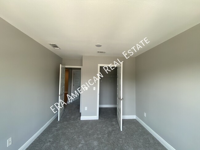 Building Photo - 1003 Skylark Rd