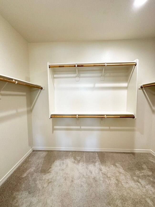 Building Photo - BEAUTIFUL VERRADO 3 BEDROOM PLUS DEN WITH ...