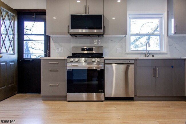 Building Photo - 17 Gould Pl