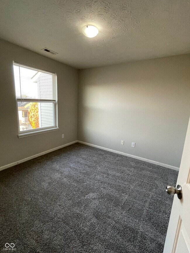 Building Photo - 13869 Willesden Cir