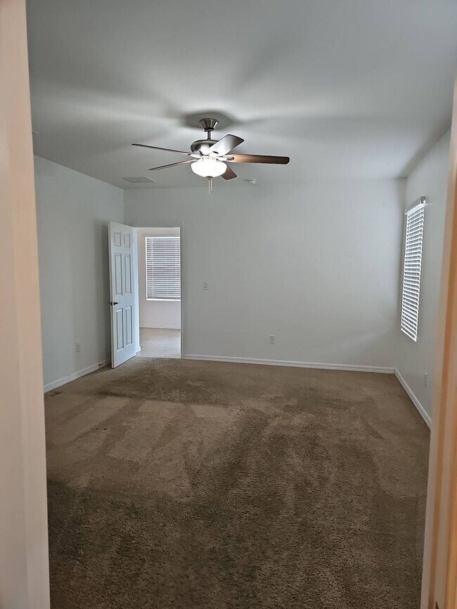 Building Photo - Nice 3 bed 2 bath 2 car garage single family home in Cape Coral with lawn care included.