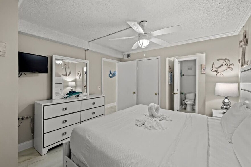 Building Photo - 8743 Thomas Dr