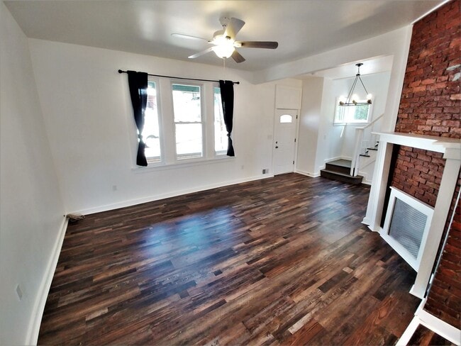 Building Photo - GORGEOUS, large 3 bedroom stand alone hous...