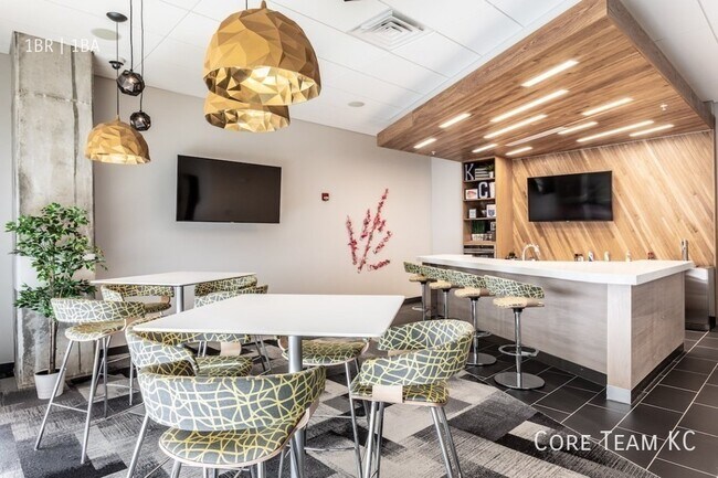 Building Photo - 227 E 27th St