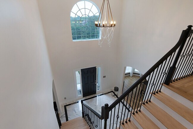 Building Photo - Stunning 4BR Executive Style Home in Brentwood