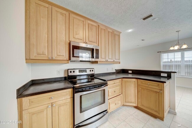 Building Photo - 2608 Laurel Dr