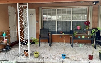 Building Photo - 2016 NE 26th St