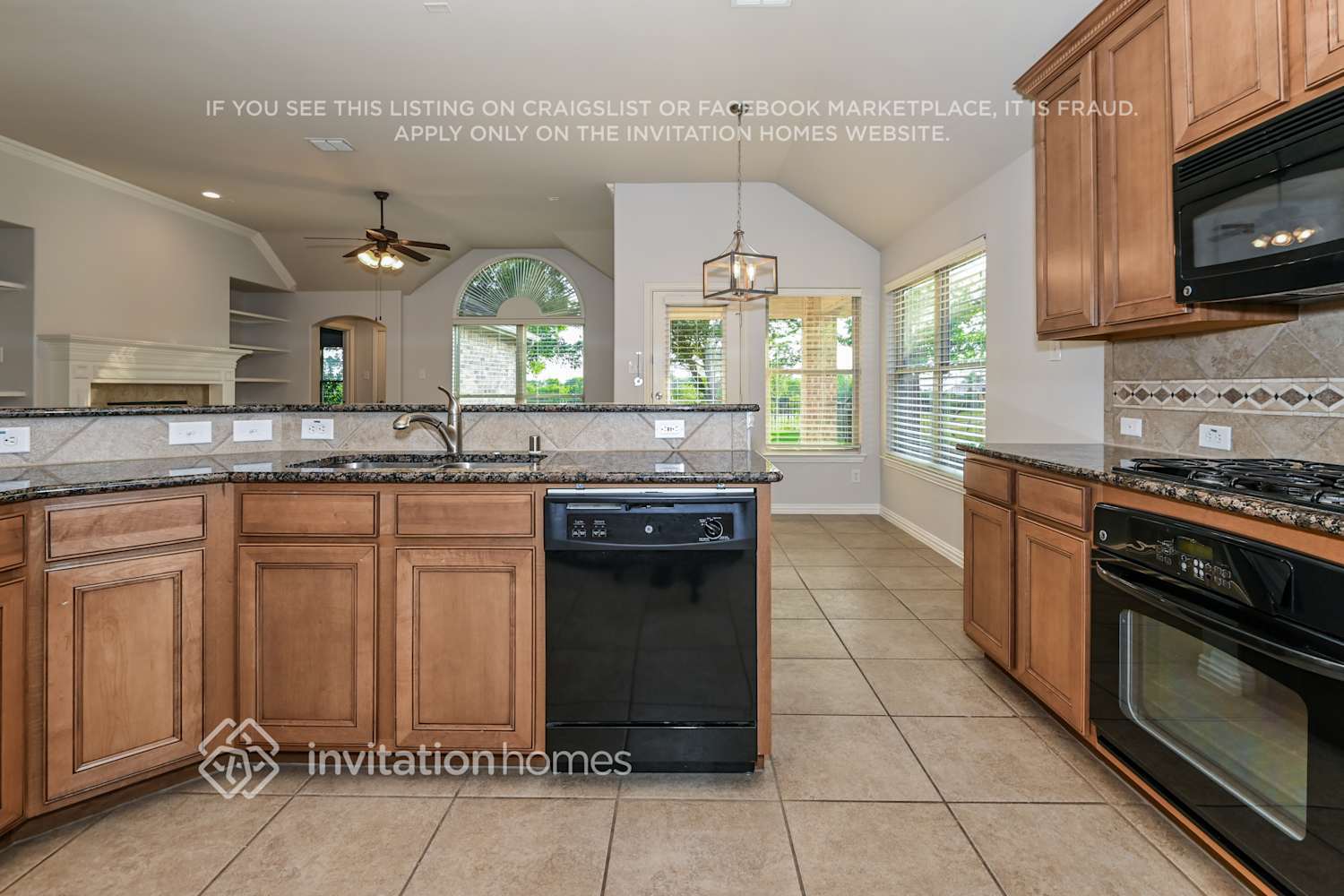 Building Photo - 807 Miramar Dr