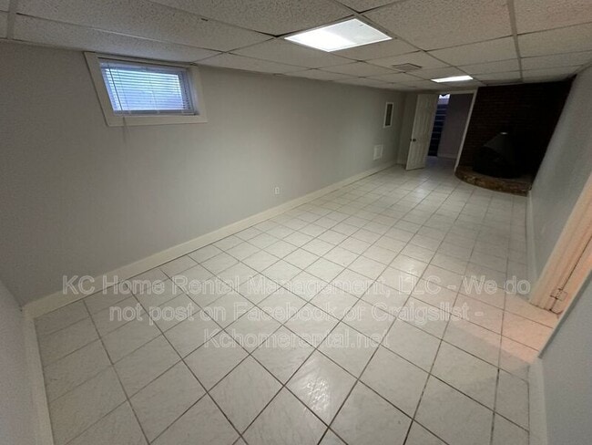 Building Photo - 10700 E 28th Terrace S