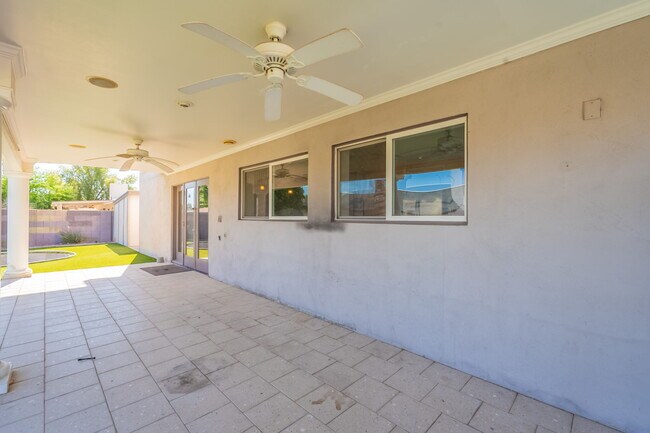 Building Photo - 1325 W Lobo Ave