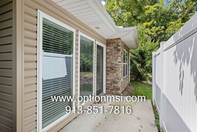 Building Photo - Beautifully Updated Liberty Home in a Prime Location!